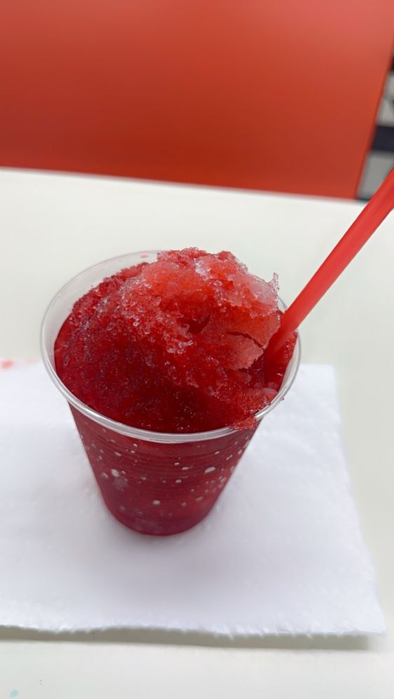 Strawberry Cheesecake Snowball at Lil Mama's Kitchen, Franklin LA